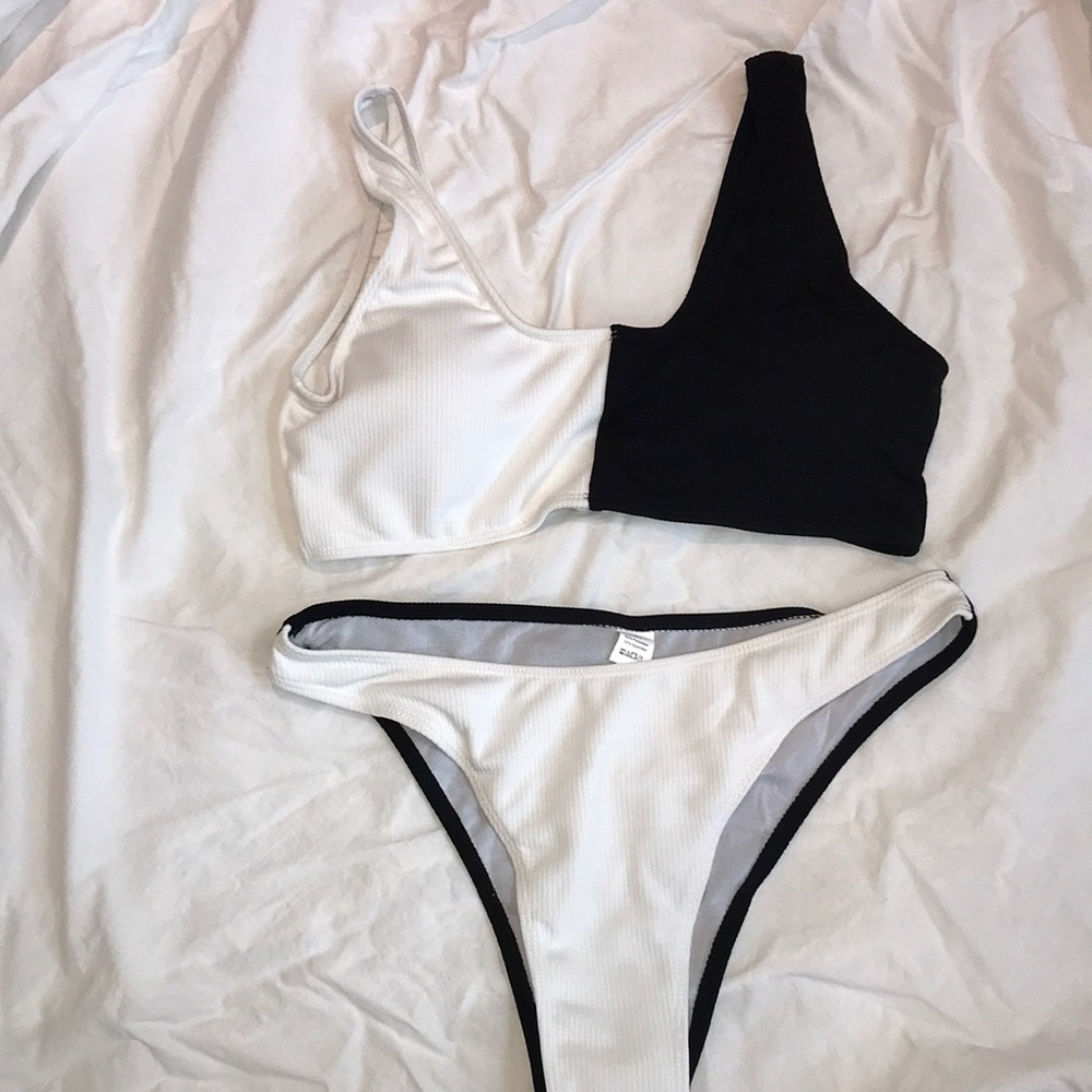 NEW black&white bikini!